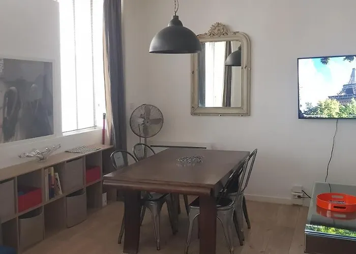 Charming Loft - Tour Eiffel/ Rue Cler 4* 巴黎