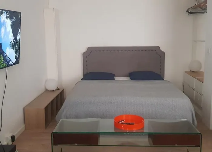 Charming Loft - Tour Eiffel/ Rue Cler شقة فندقية باريس